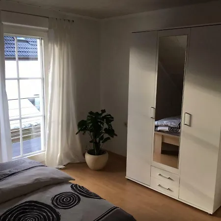 Zur Burgmauer *